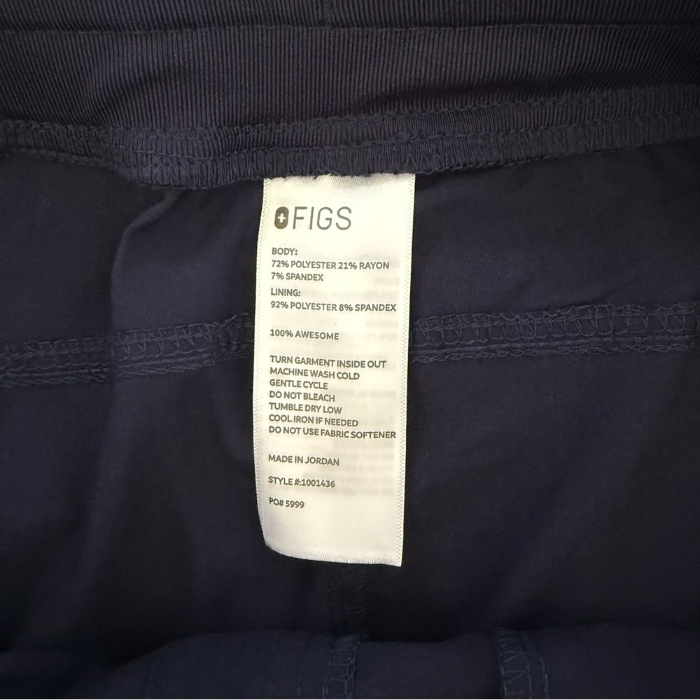 FIGS Scrub Set- Navy Blue Medium - Picture 8 of 14